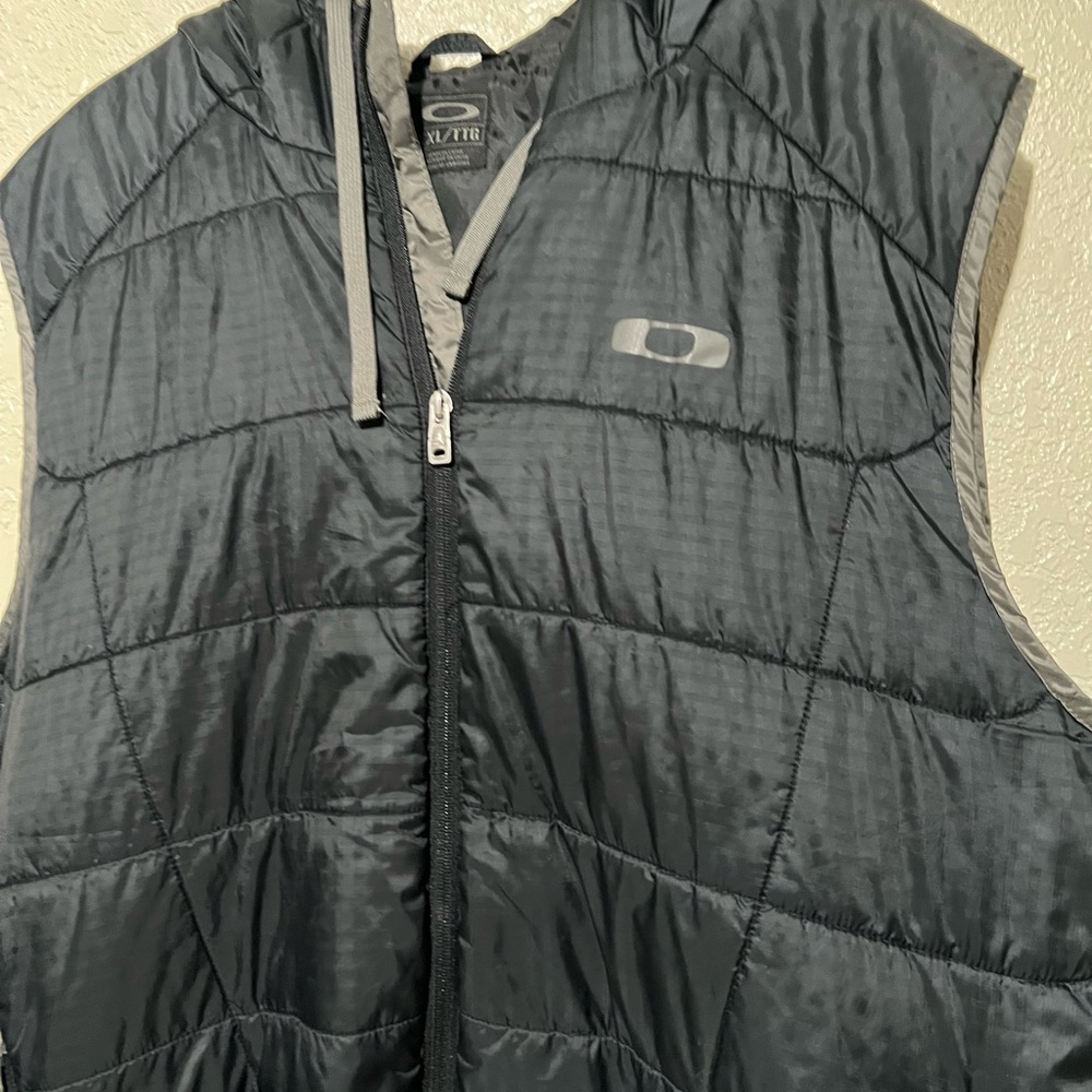 Oakley Men's Black Puffer Vest - Picture 3 of 6